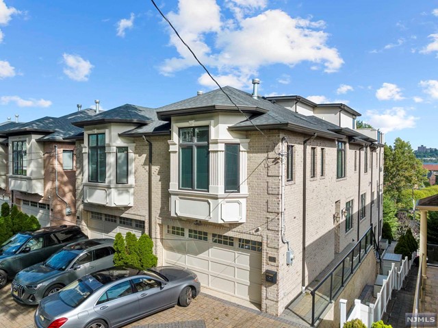 1220 River Road Unit: A