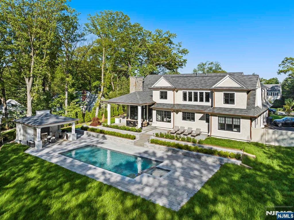 396 Knollwood Road