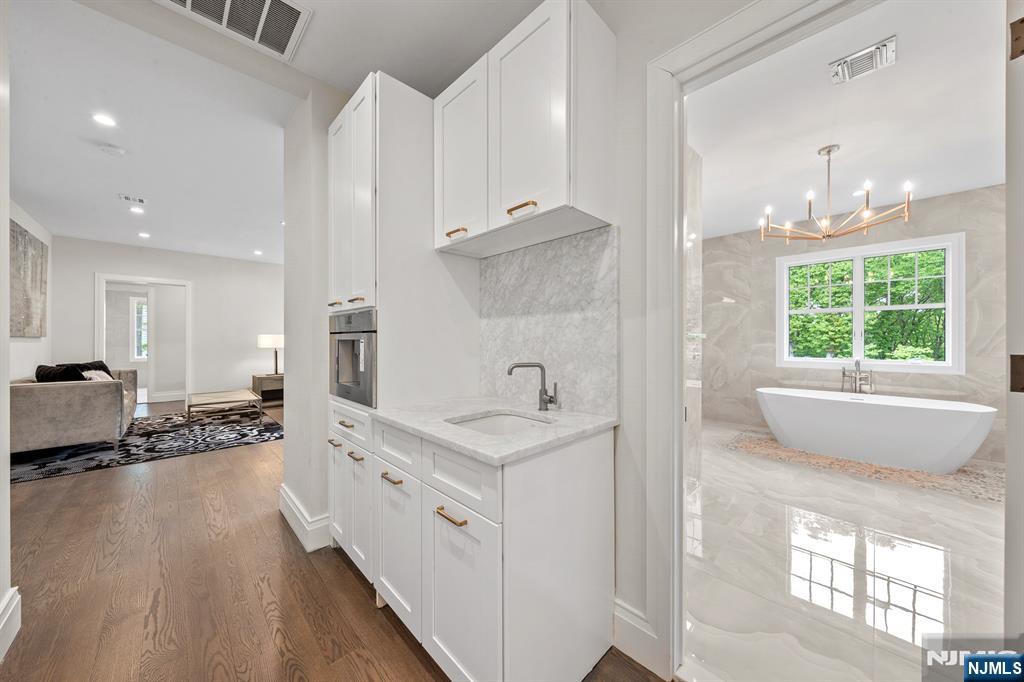 396 Knollwood Road
