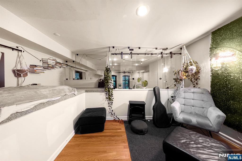 518 Gregory Avenue C402