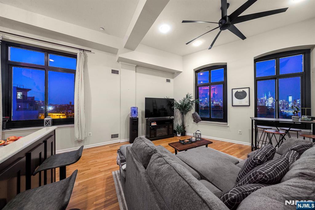 518 Gregory Avenue C402