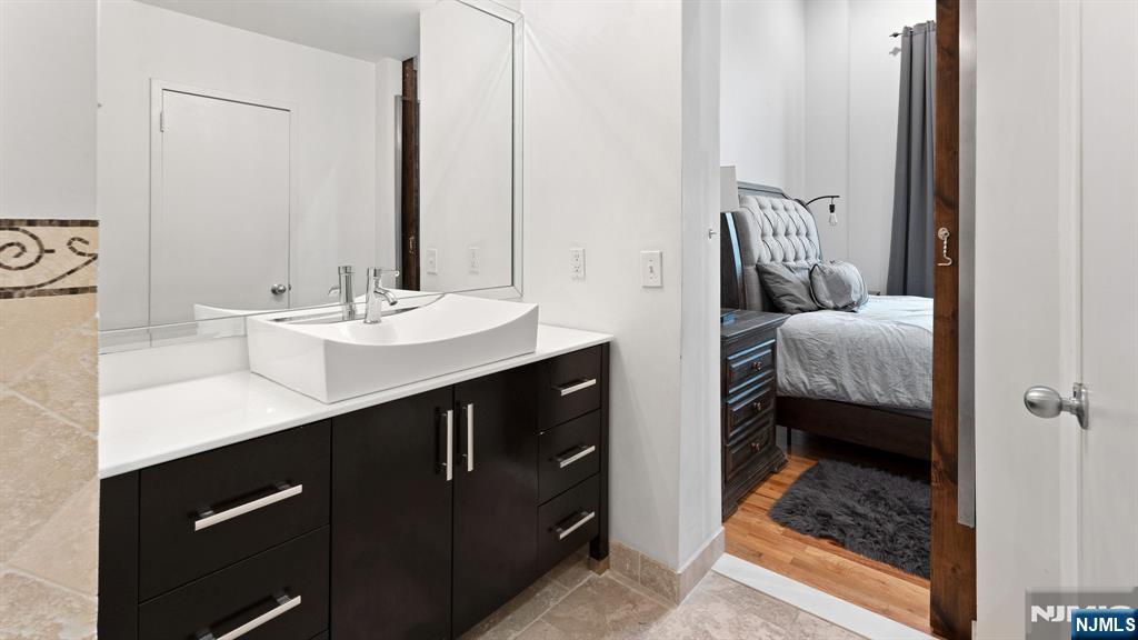 518 Gregory Avenue C402