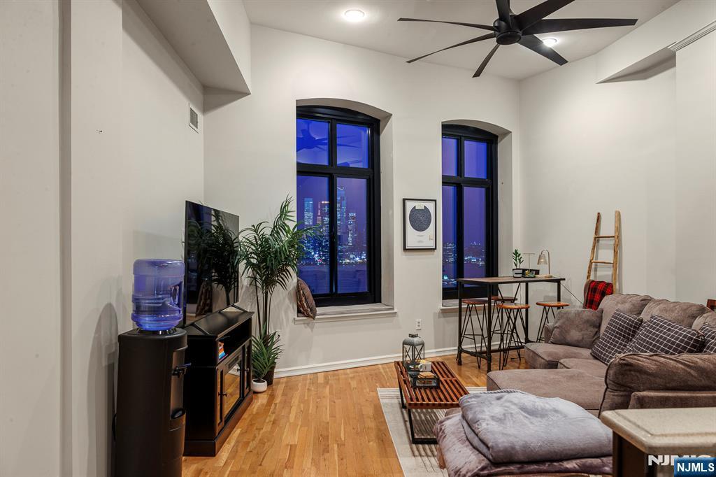 518 Gregory Avenue C402
