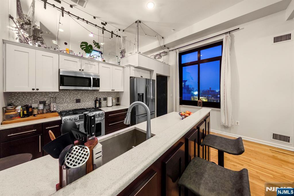 518 Gregory Avenue C402
