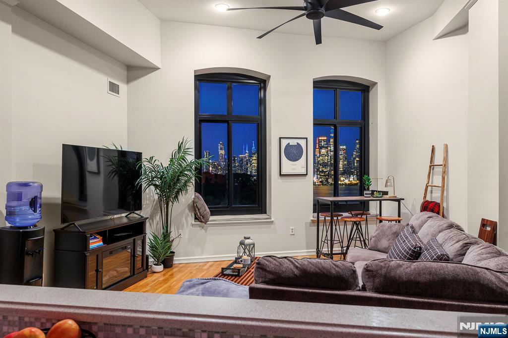 518 Gregory Avenue C402