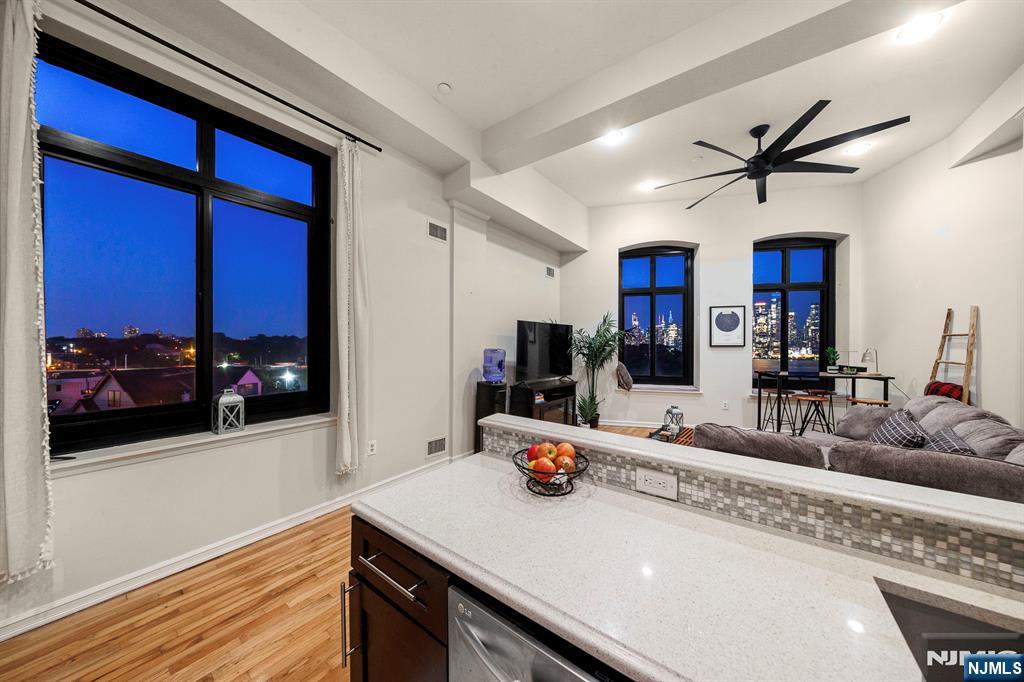 518 Gregory Avenue C402