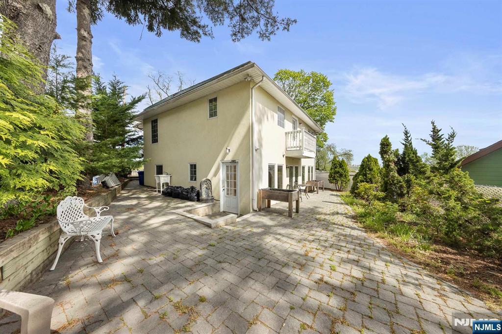 4 Colony Road