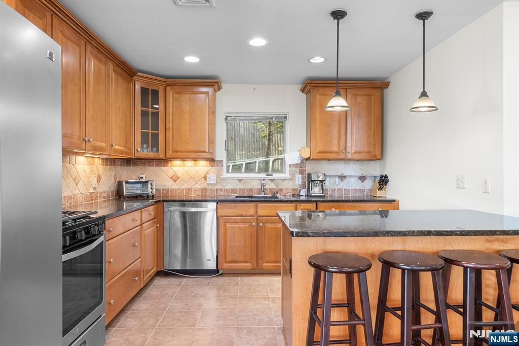 4 Colony Road