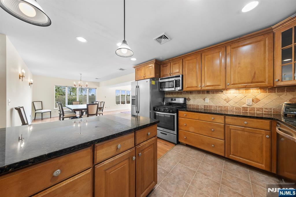 4 Colony Road