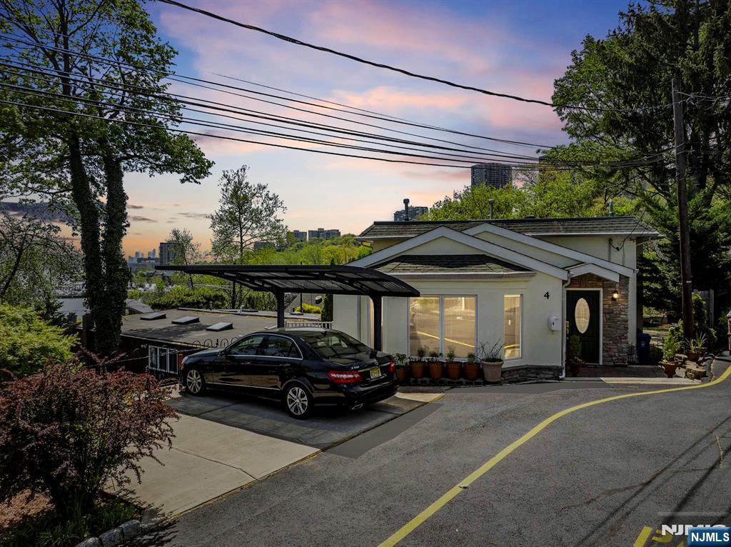 4 Colony Road