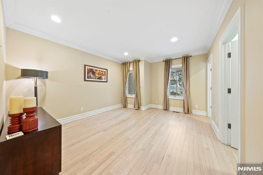 30 Peter Lynas Court