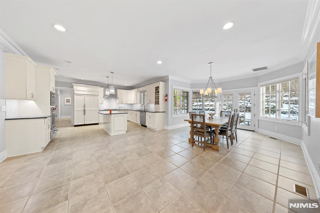 30 Peter Lynas Court