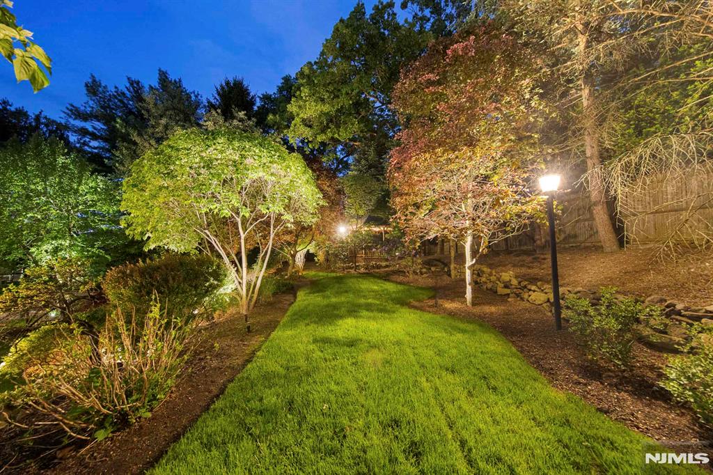 30 Peter Lynas Court