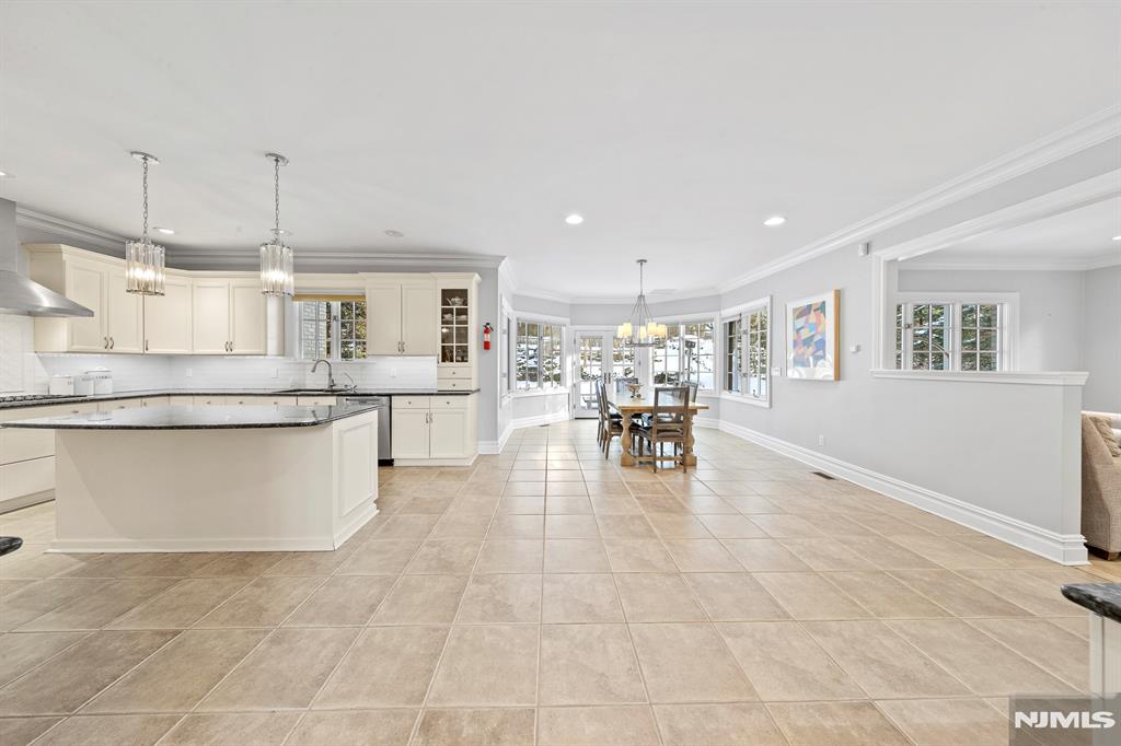 30 Peter Lynas Court
