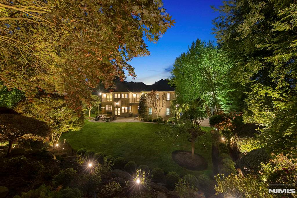30 Peter Lynas Court