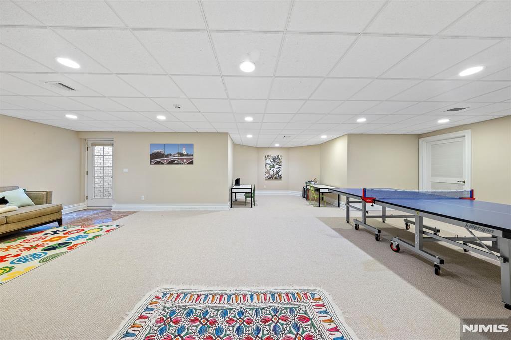 30 Peter Lynas Court