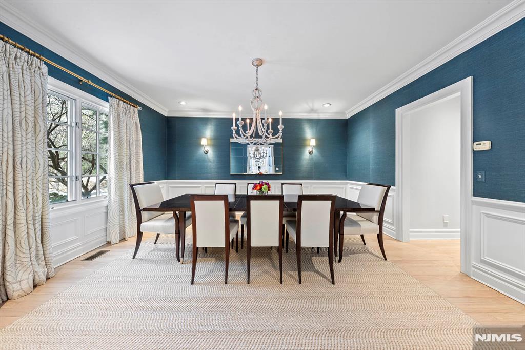 30 Peter Lynas Court