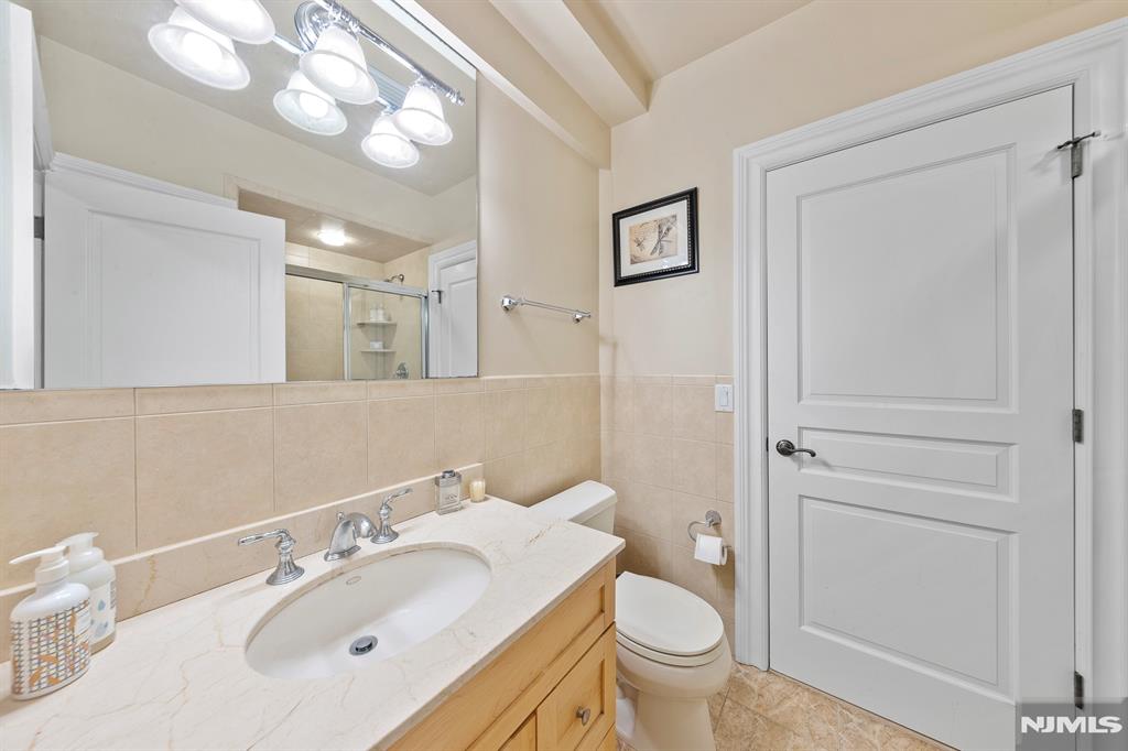 30 Peter Lynas Court