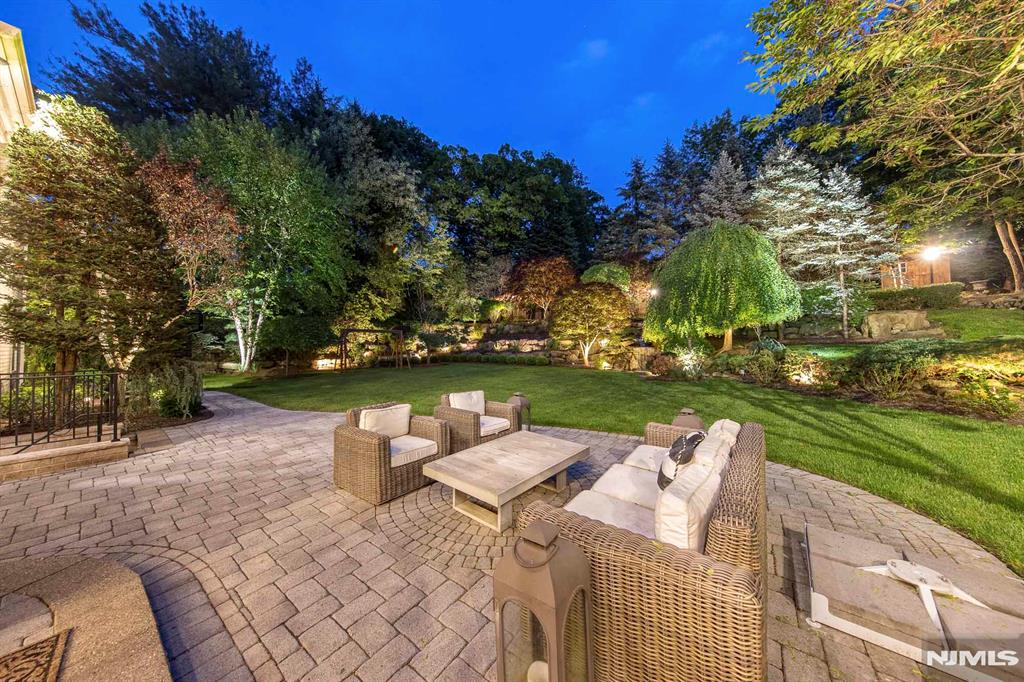 30 Peter Lynas Court