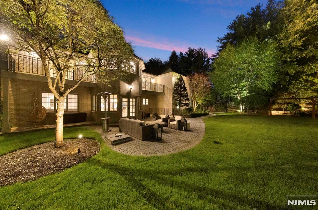30 Peter Lynas Court