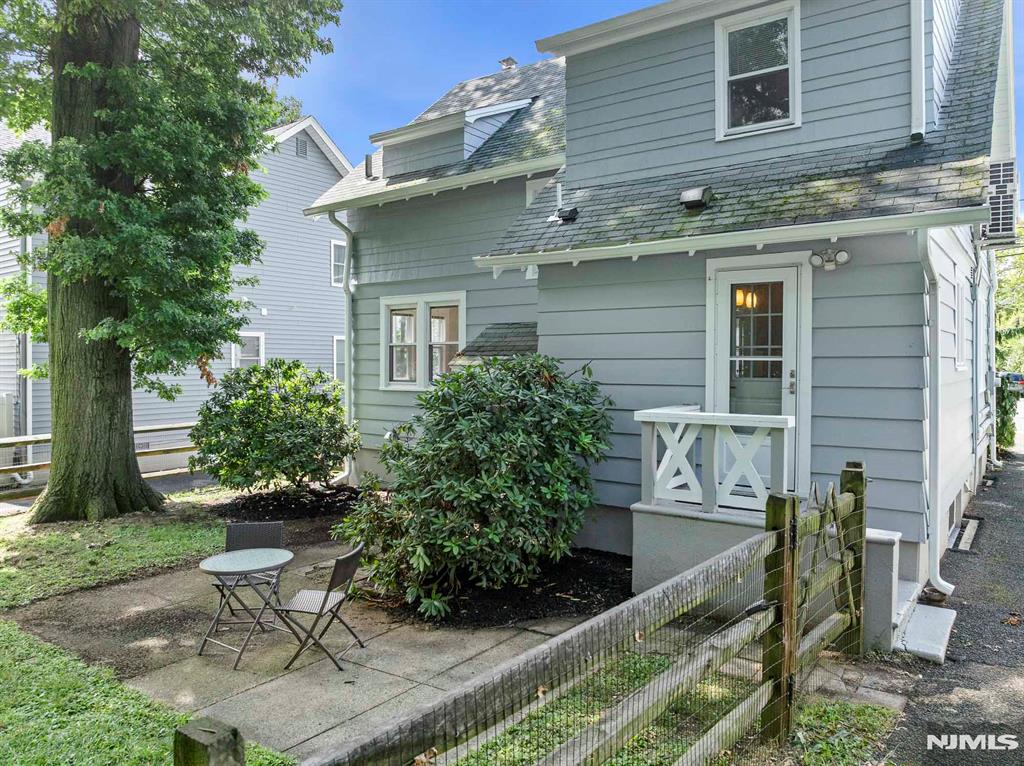 59 W Forest Avenue