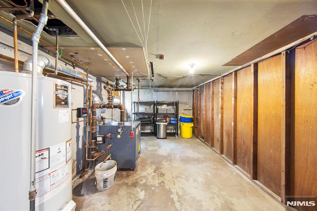 59 W Forest Avenue