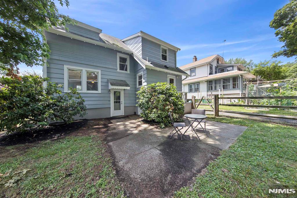 59 W Forest Avenue