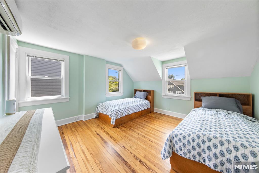 59 W Forest Avenue