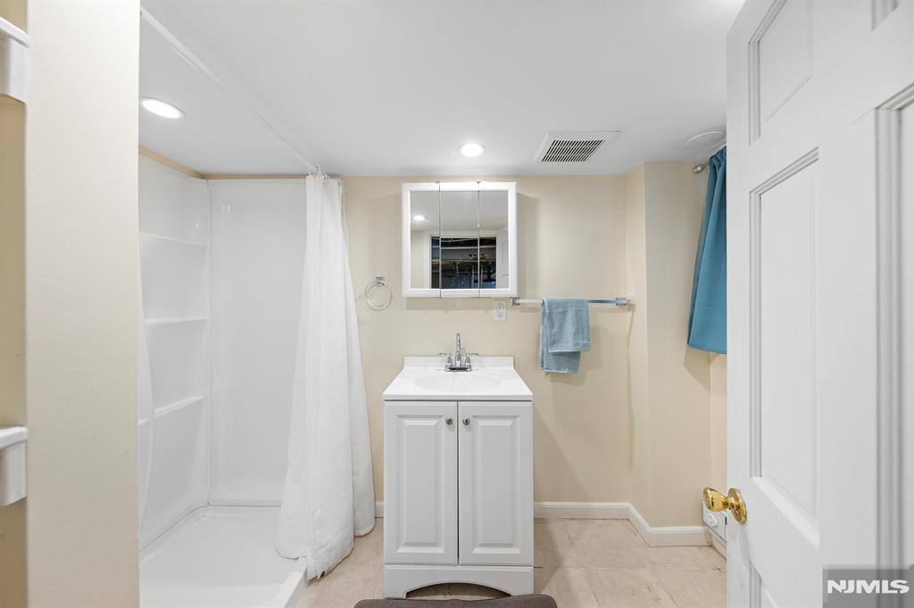 59 W Forest Avenue