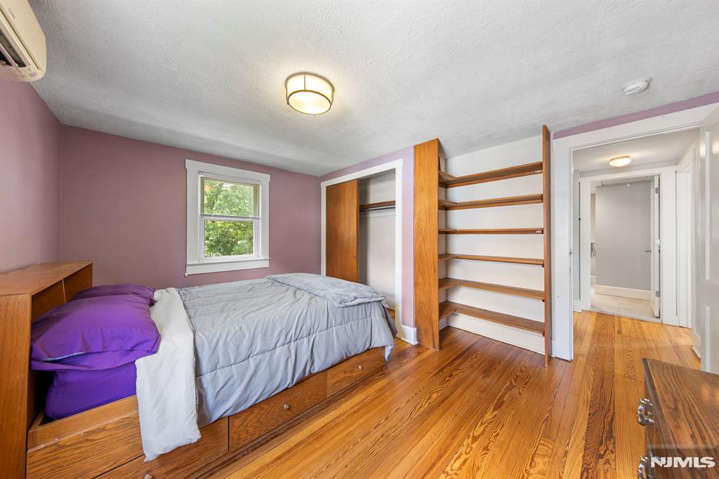 59 W Forest Avenue