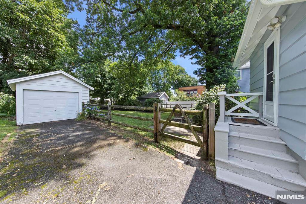 59 W Forest Avenue