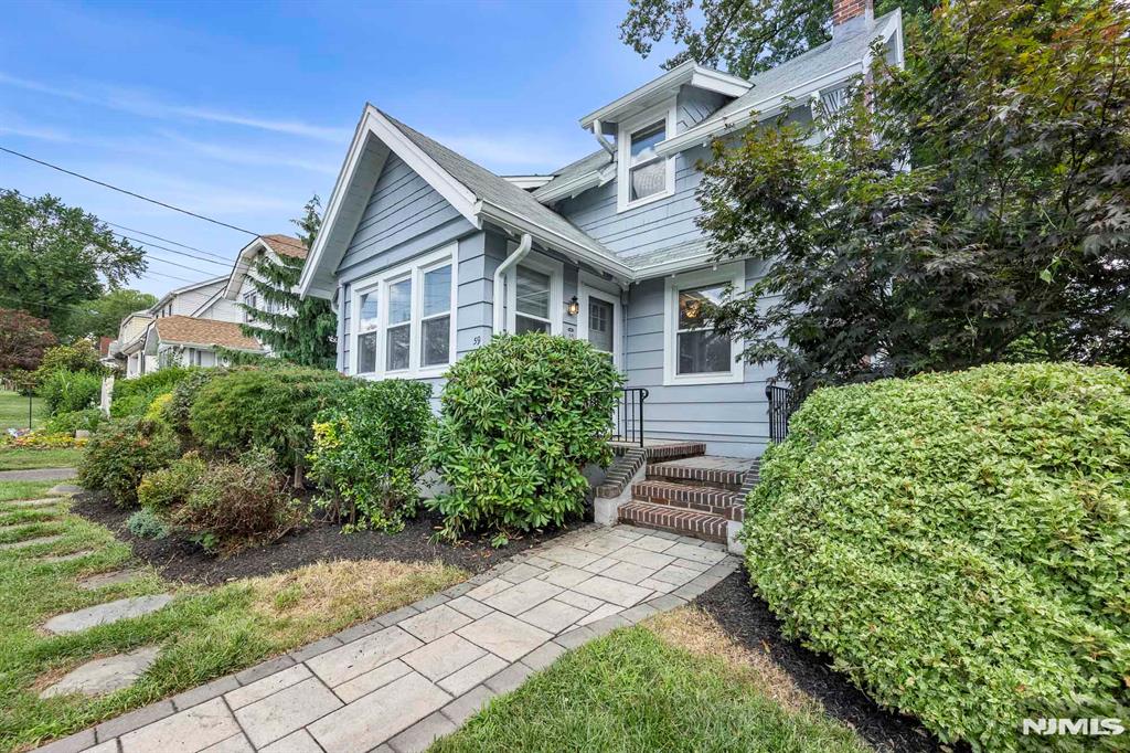 59 W Forest Avenue