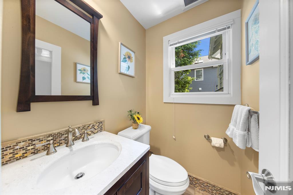 59 W Forest Avenue