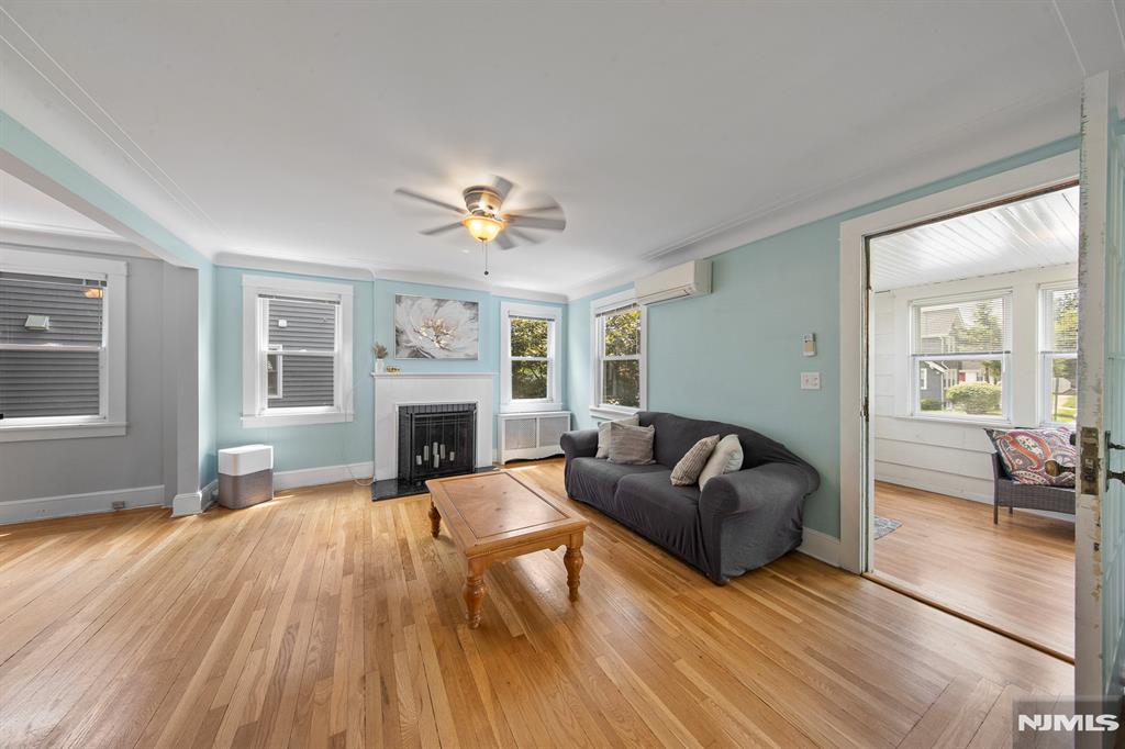 59 W Forest Avenue