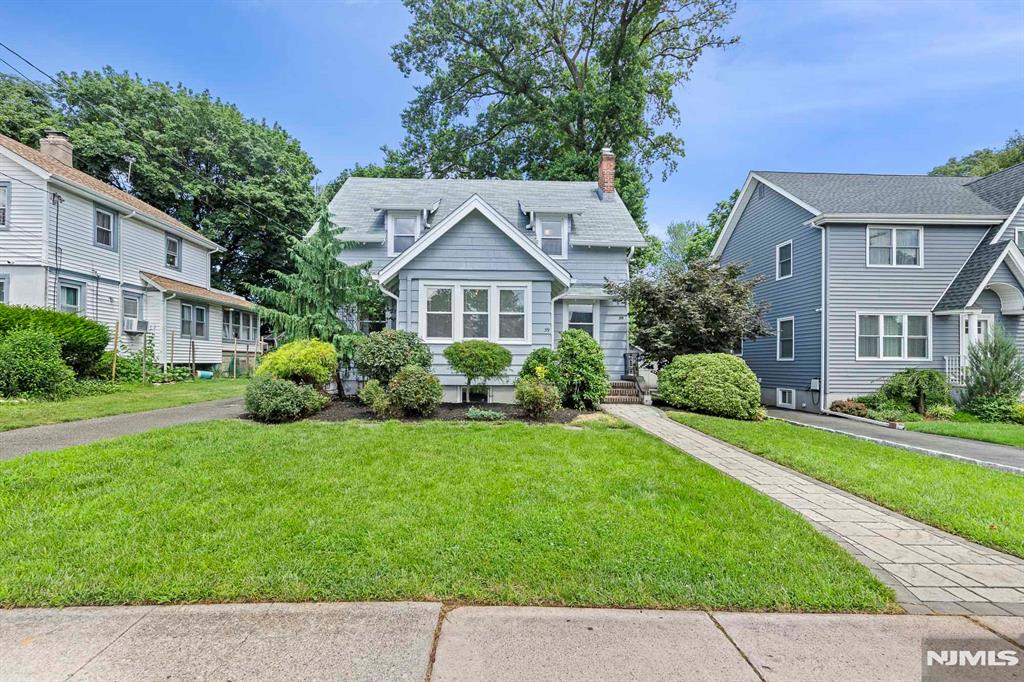 59 W Forest Avenue