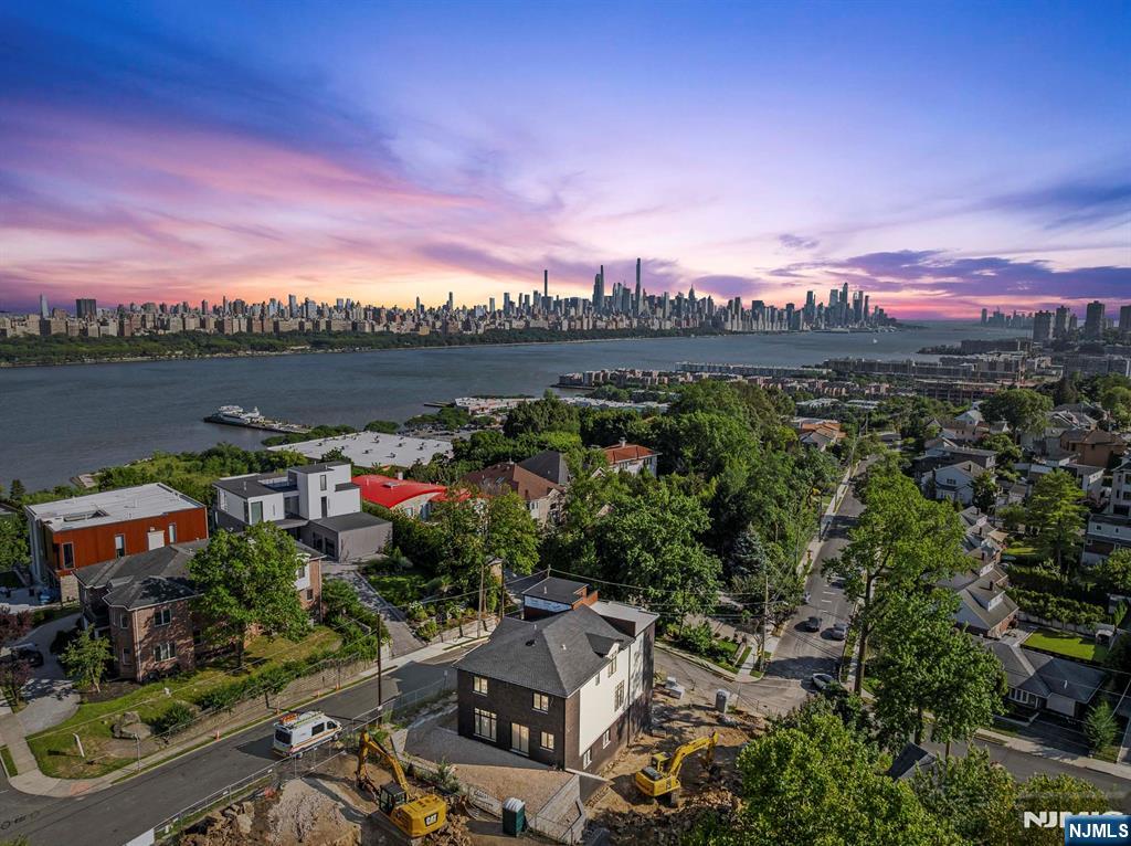 61 Edgewater Road