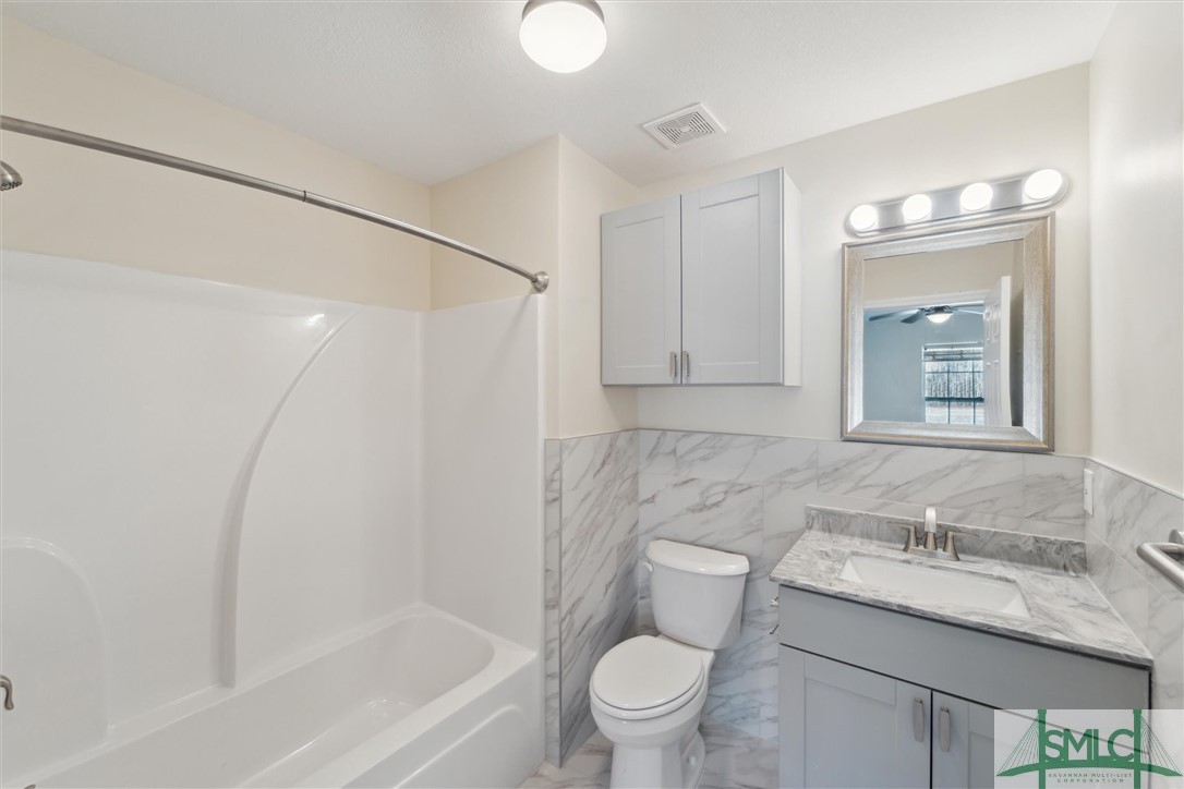 210 Peter King Road B