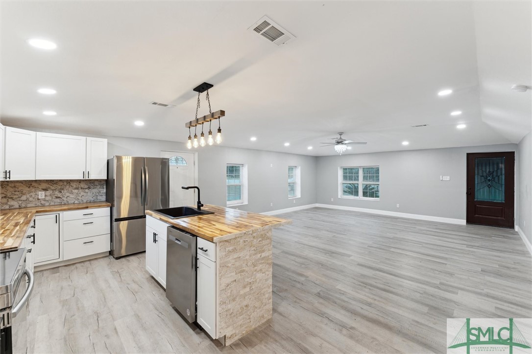 8576 E B Cooper Highway