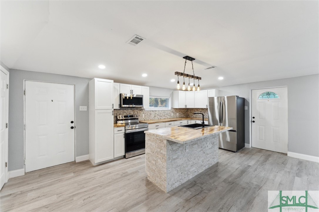 8576 E B Cooper Highway