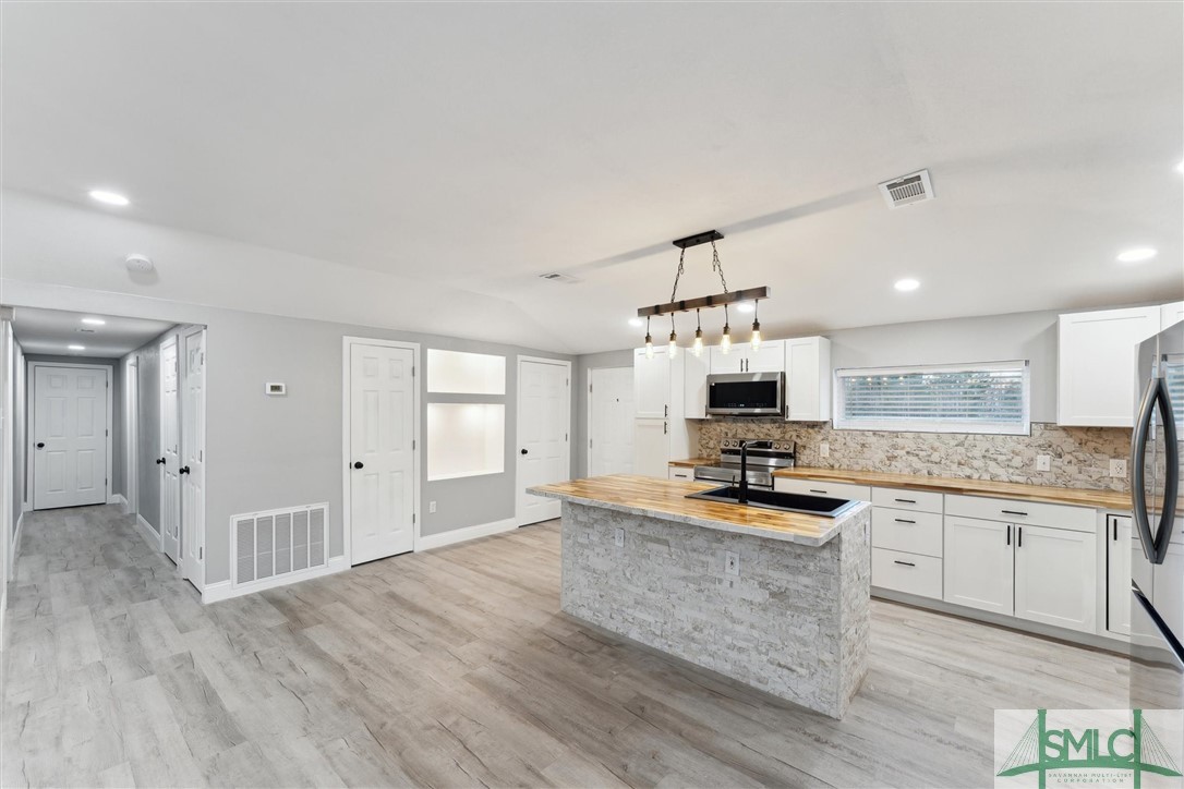 8576 E B Cooper Highway