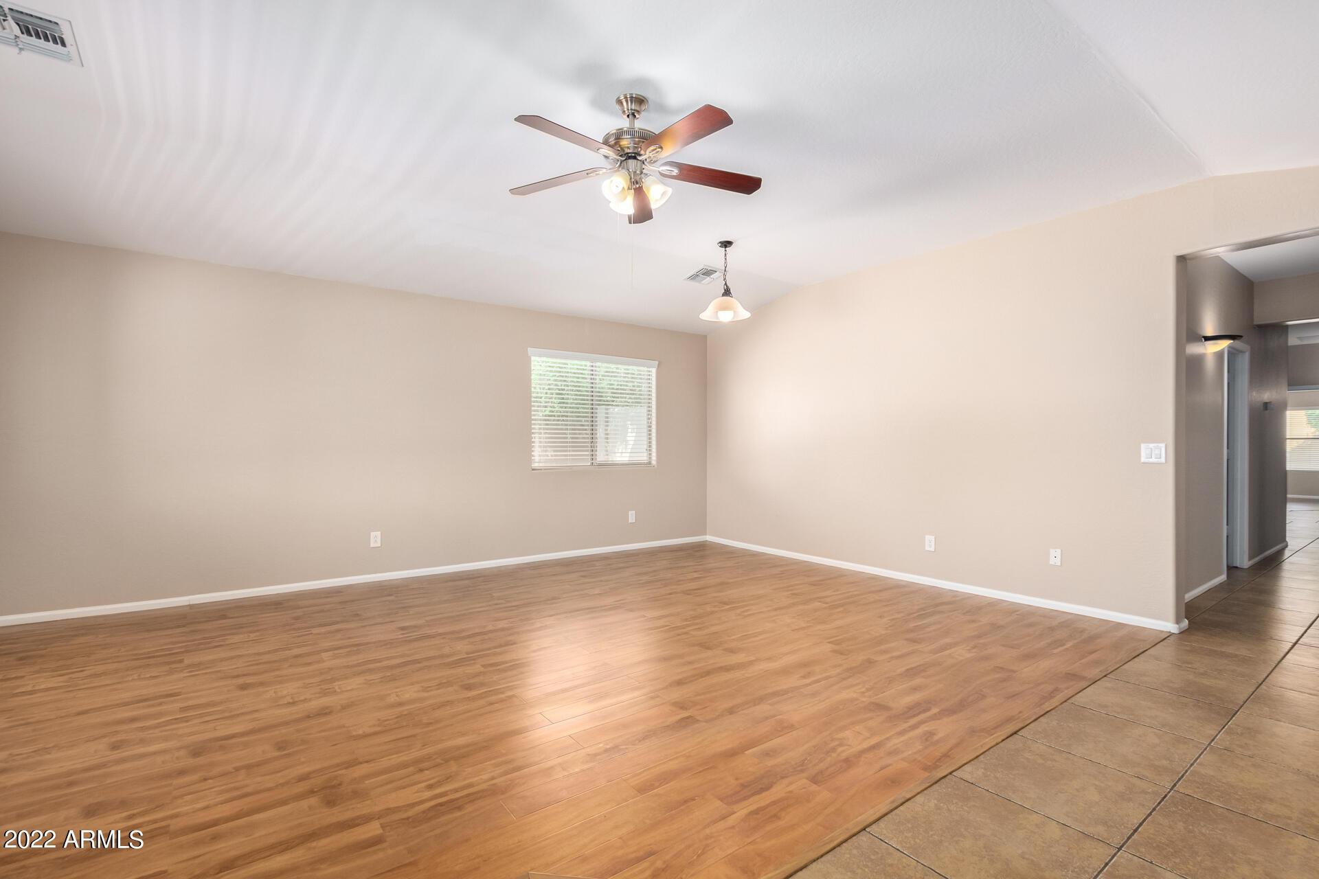 17556 W Bloomfield Road