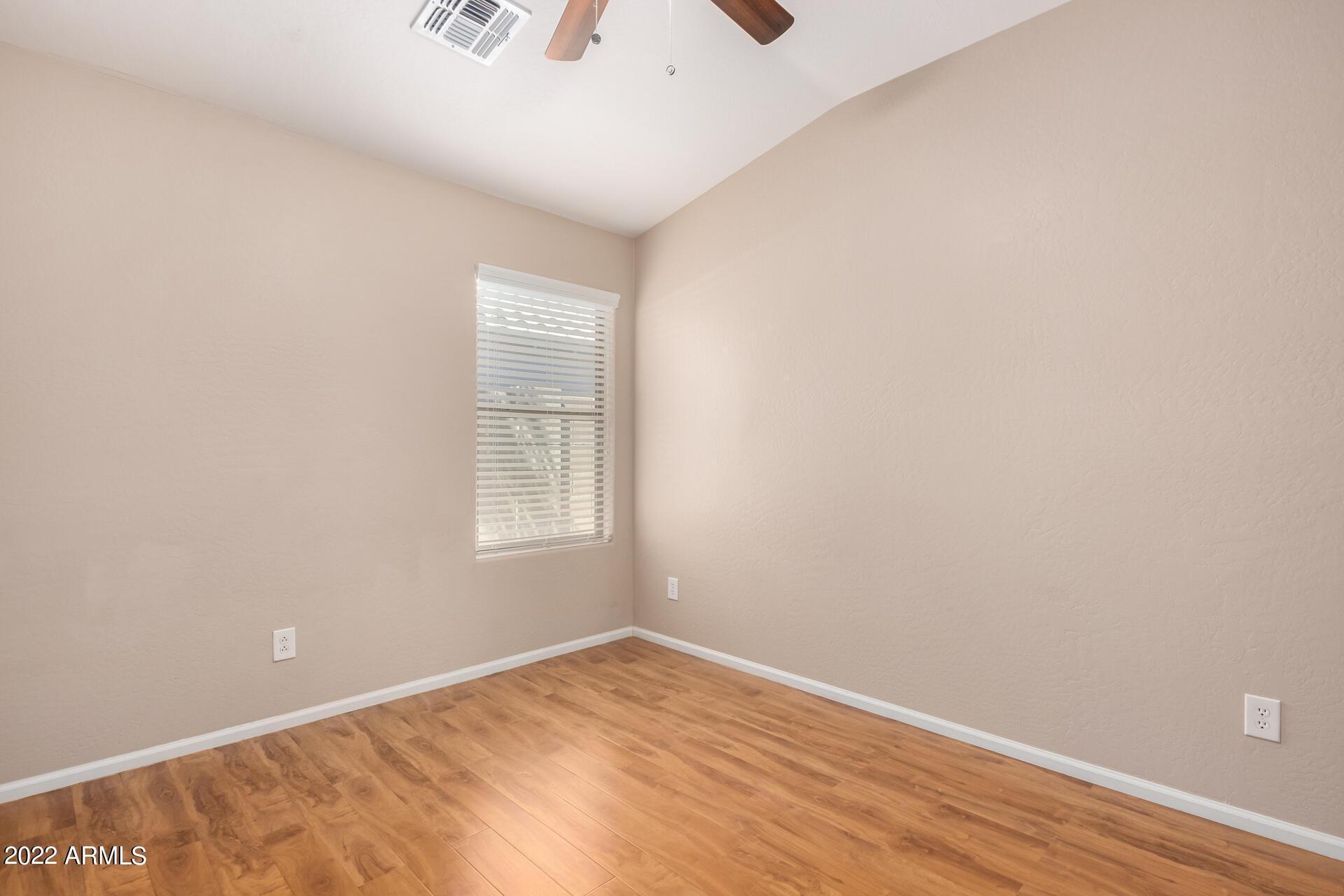 17556 W Bloomfield Road