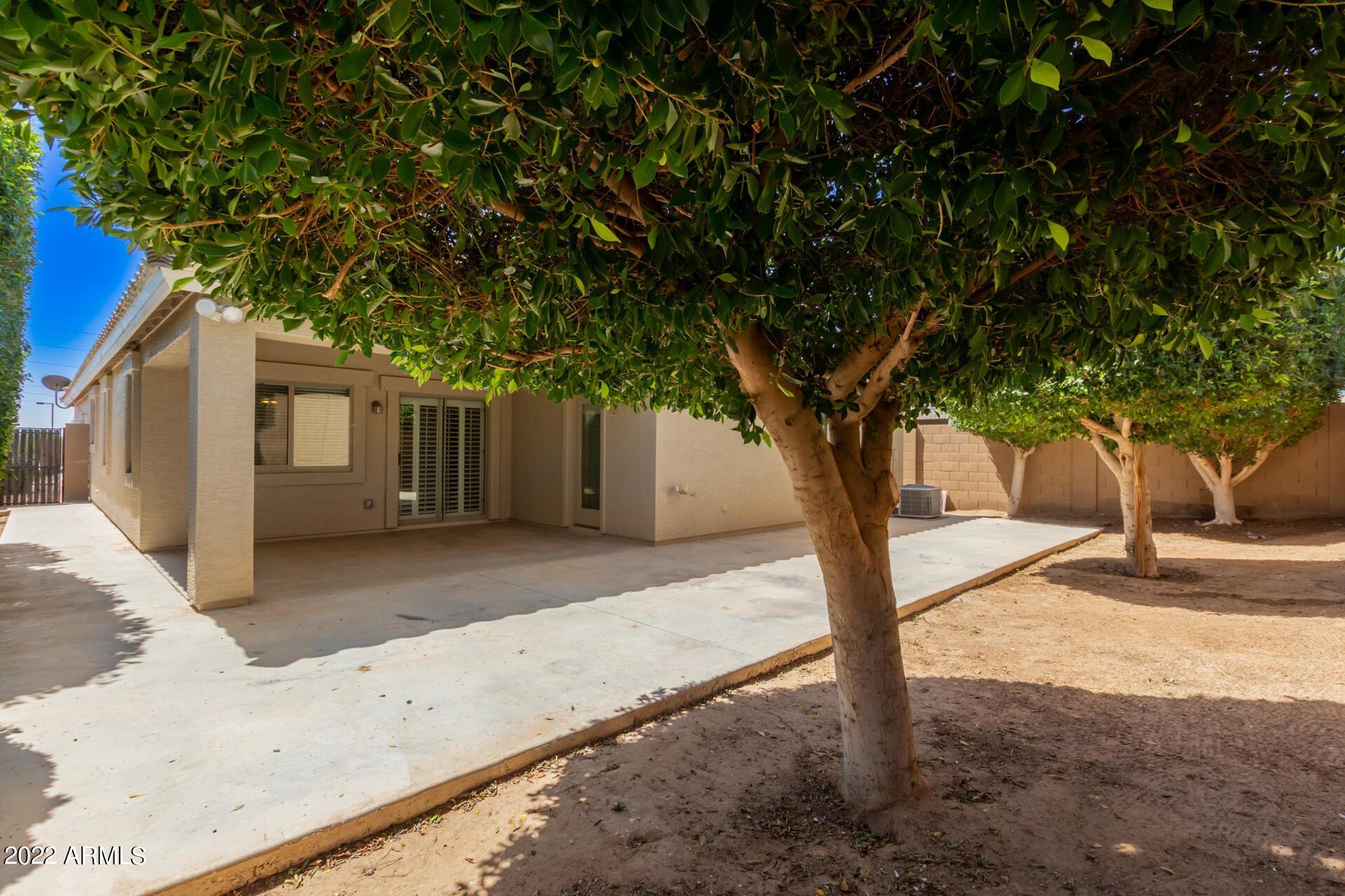 17556 W Bloomfield Road