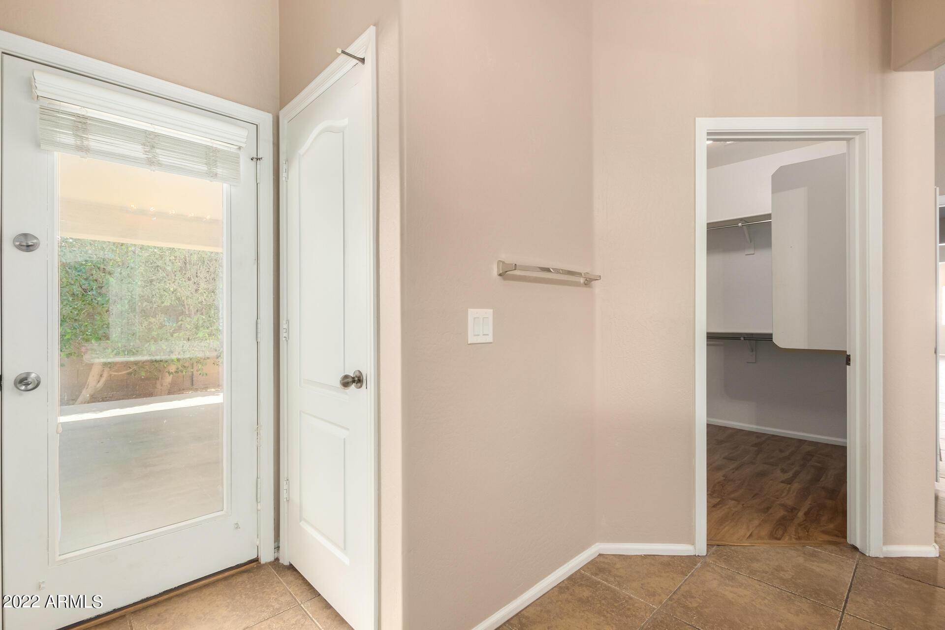 17556 W Bloomfield Road