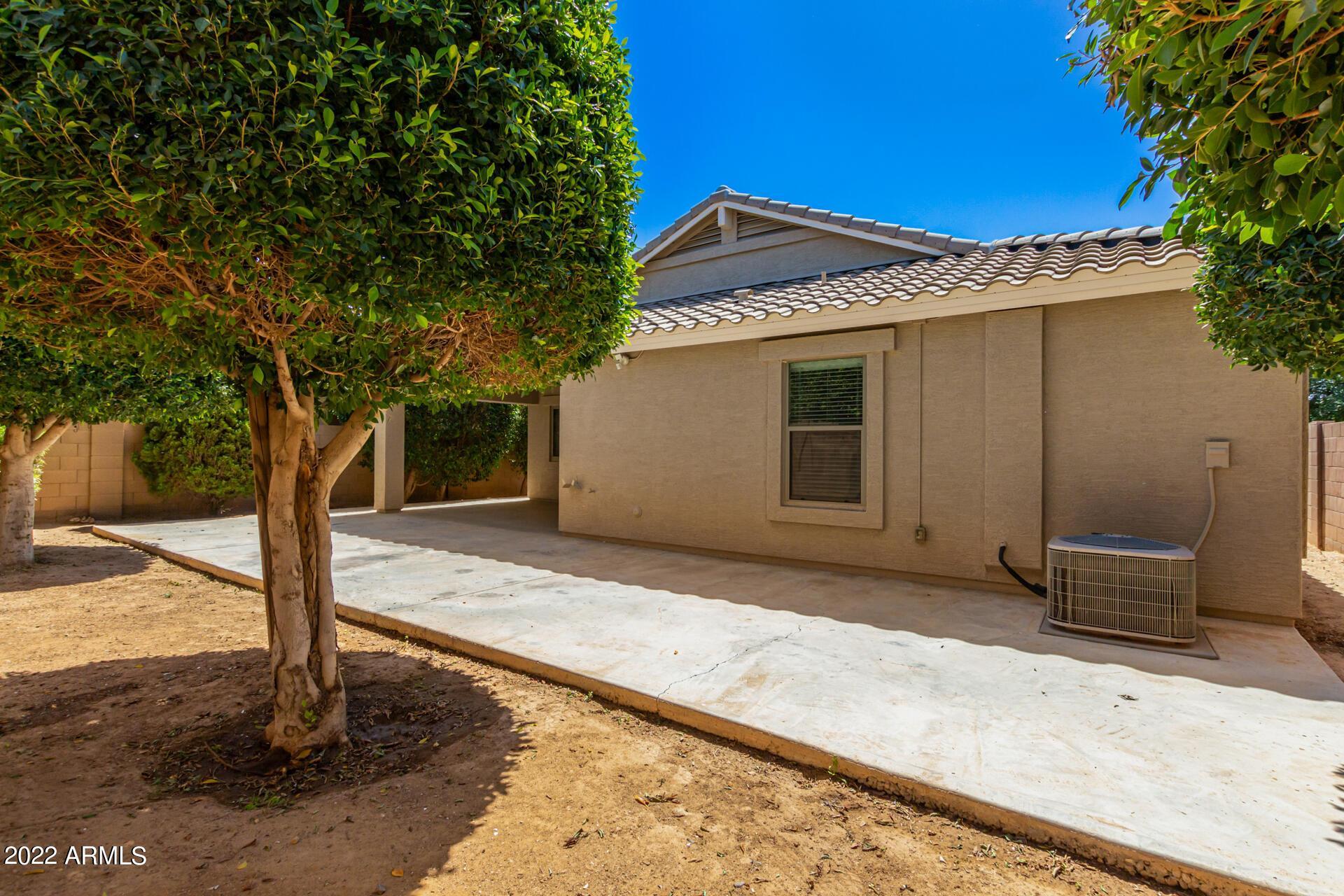 17556 W Bloomfield Road