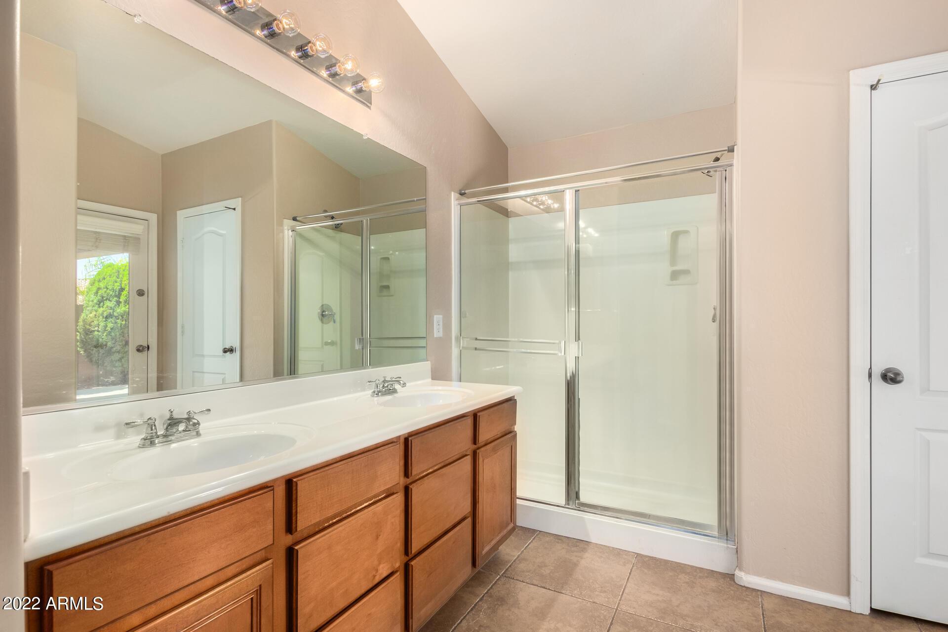 17556 W Bloomfield Road