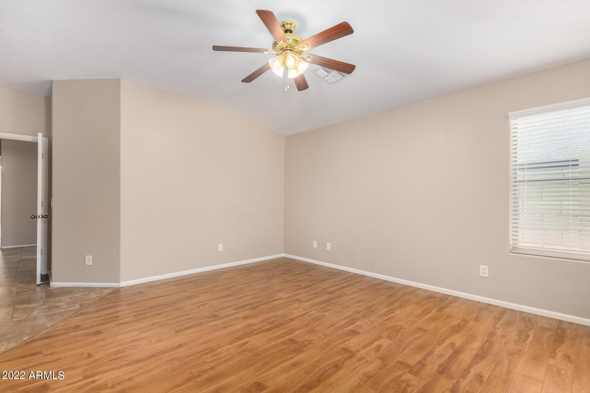 17556 W Bloomfield Road