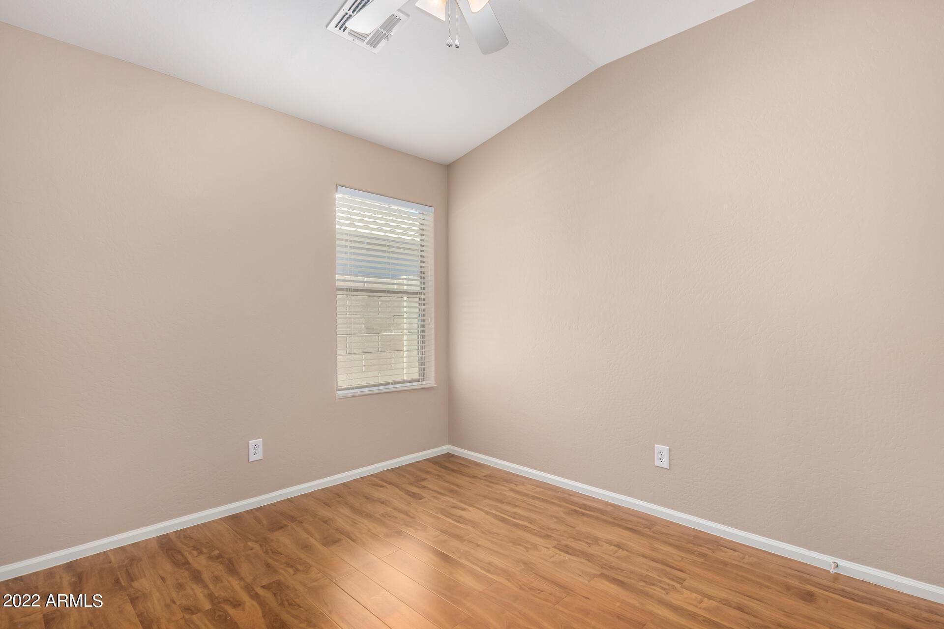 17556 W Bloomfield Road