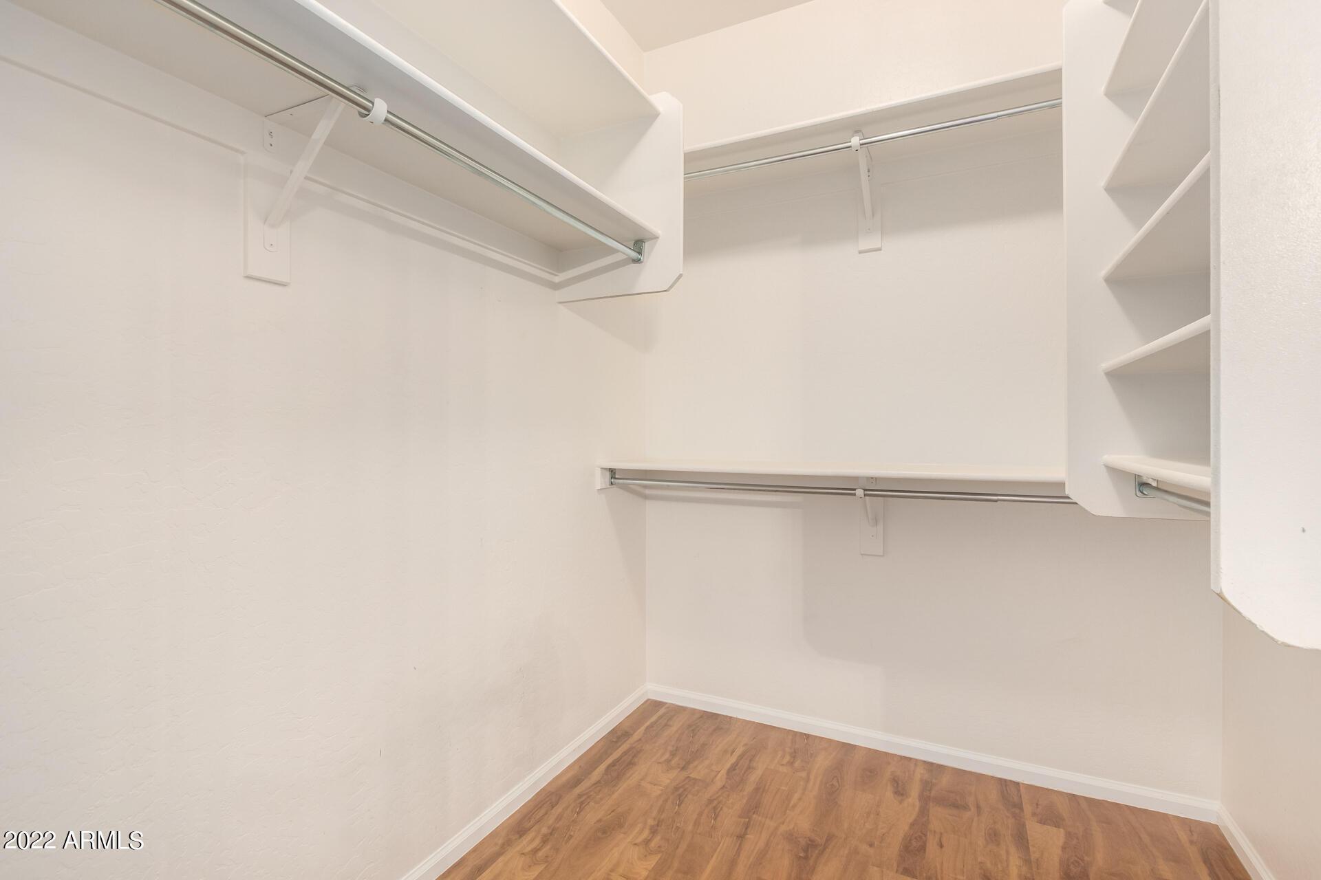 17556 W Bloomfield Road