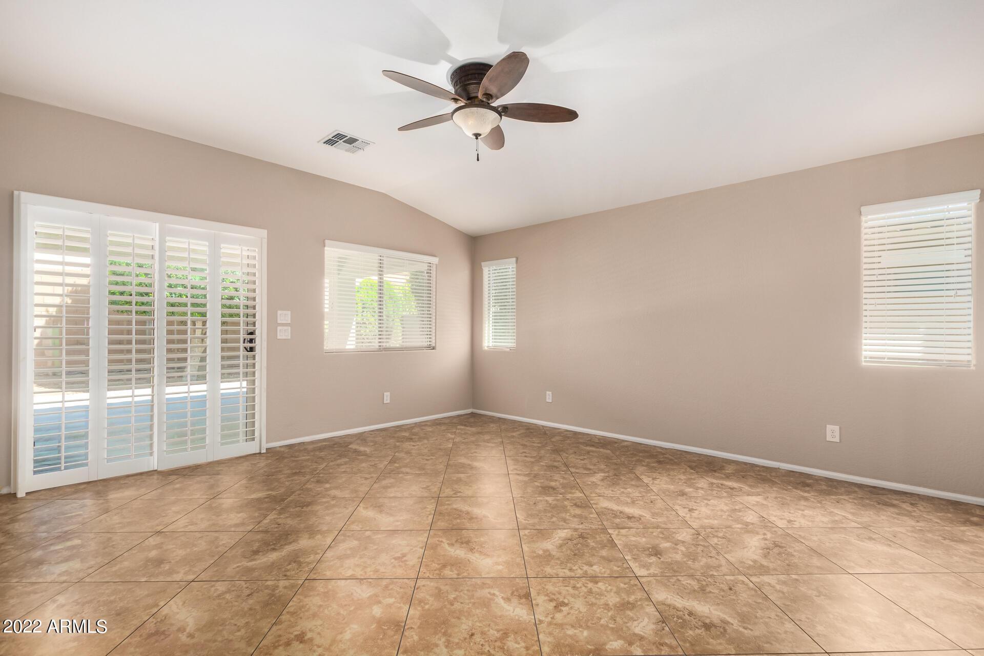 17556 W Bloomfield Road